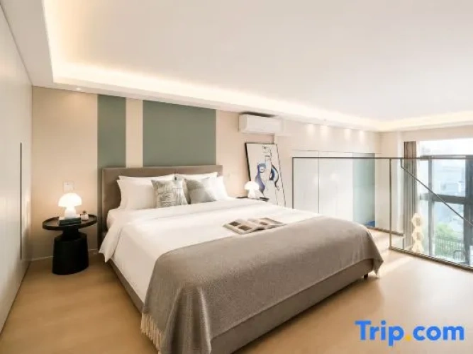 Suite with city view