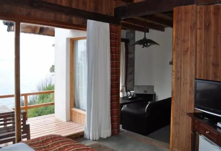 La Sirenuse Lake Suites