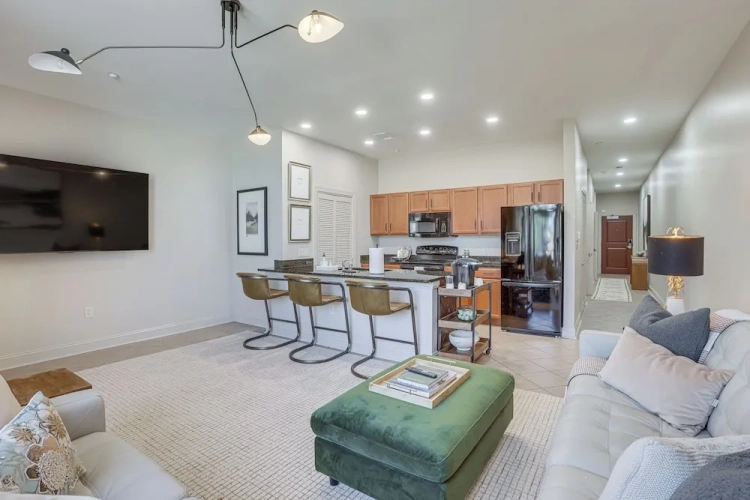 2 Bedrooms Apartment