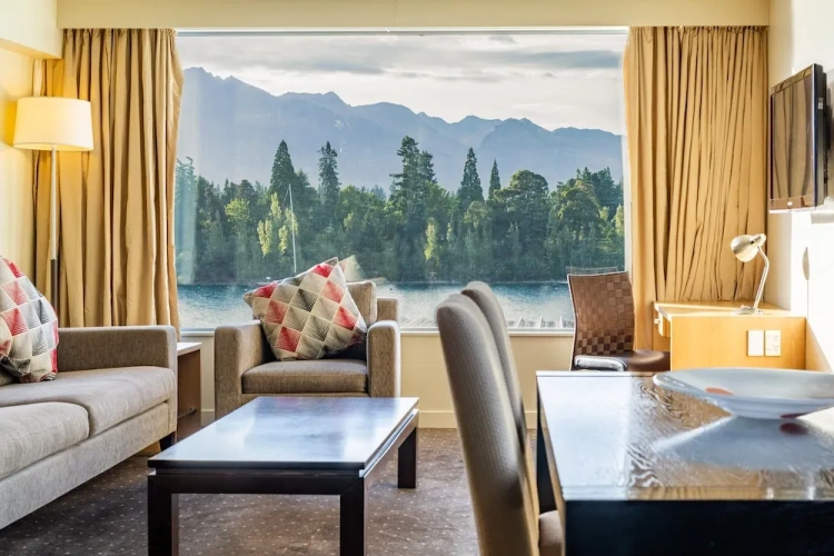 1 Bedroom Suite with balcony and with lake view