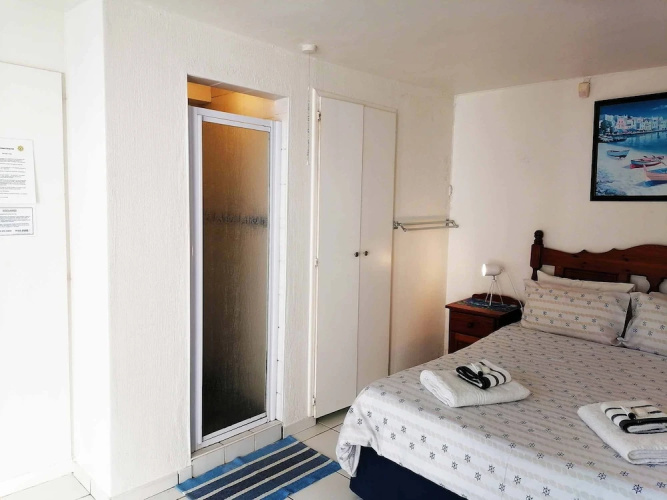 Boathouse Bed and Biscuit - Lower Deck