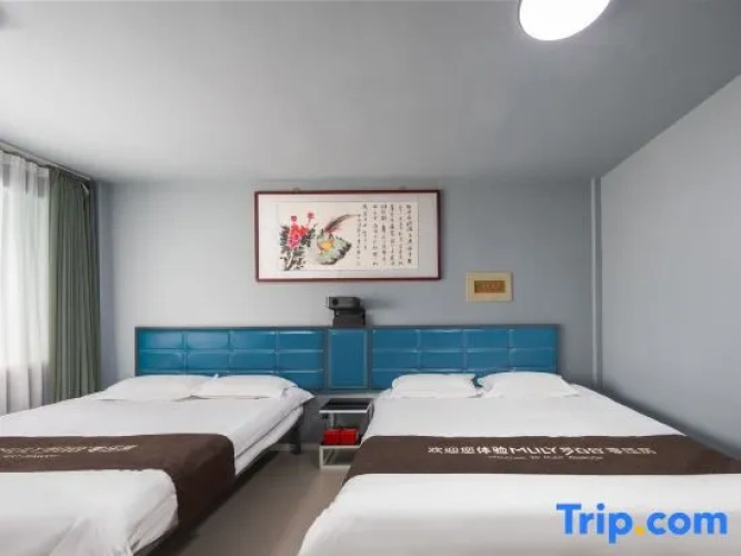 Standard Twin room with street view