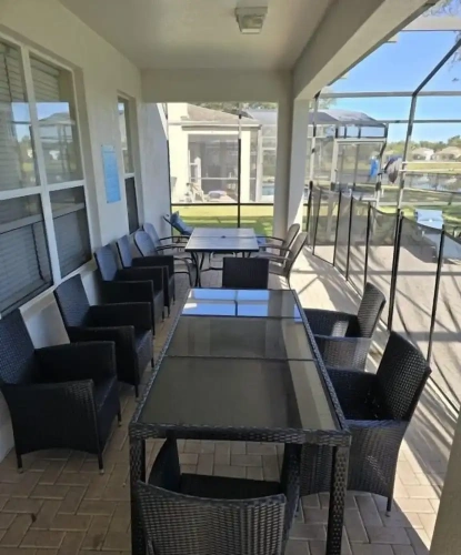 6 Bedrooms Villa