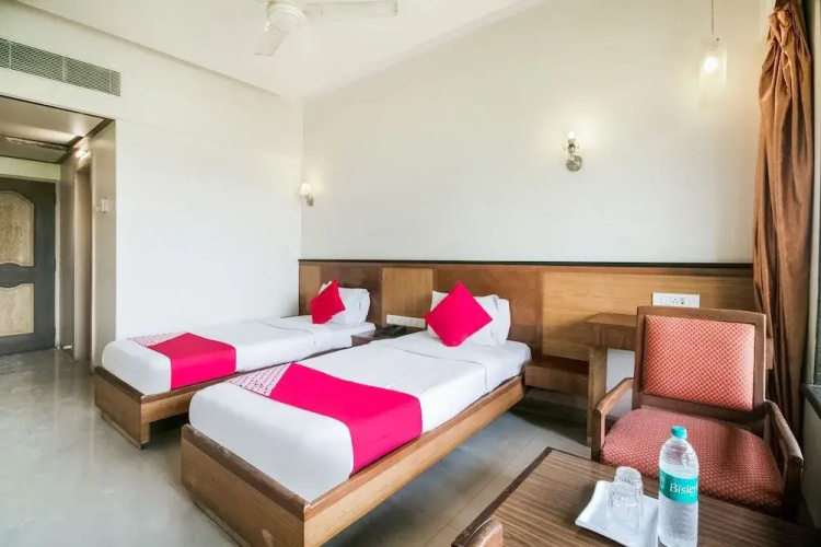 OYO 41076 Hotel Dhiraj Residency
