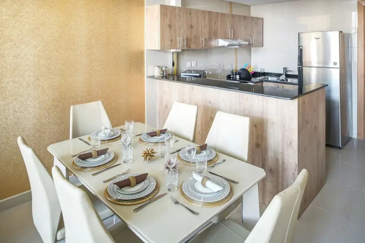 Continental Tower by Luxury Staycation