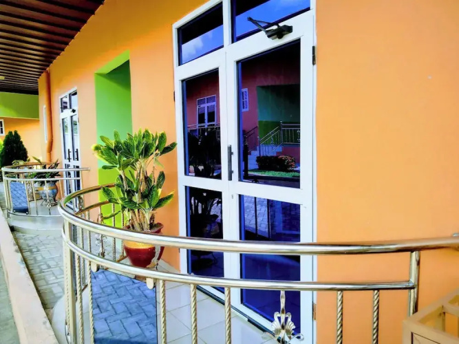 Renajoe Exclusive Centre