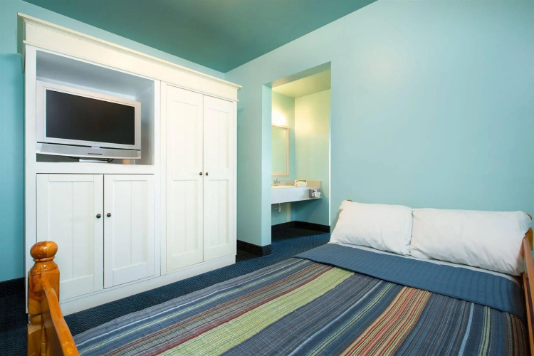 Clearwater Lakeshore Motel
