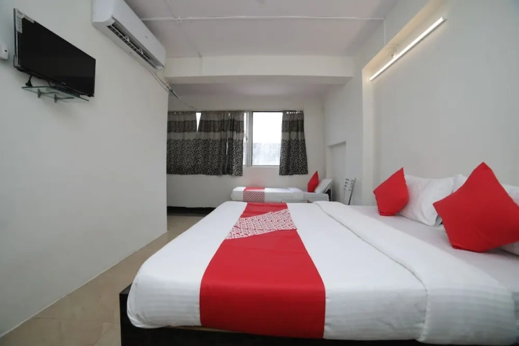 Standard Triple room
