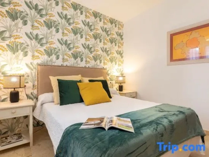 4 Bedrooms Apartment