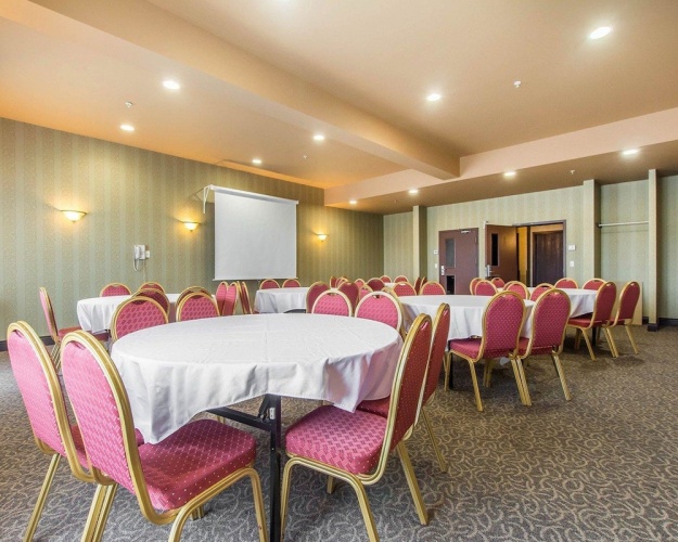 Comfort Inn & Suites photo 16