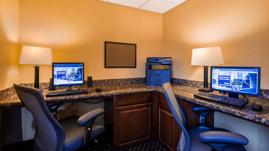 Best Western Plus Parkway HotelOver view