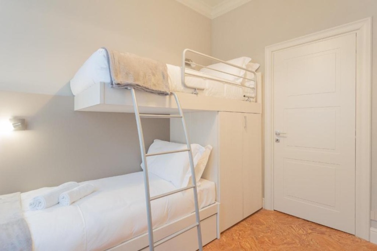 2 Bedrooms Apartment