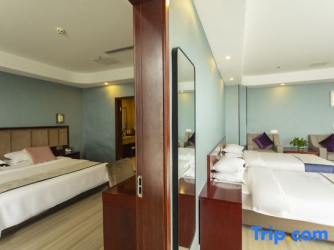 Standard Triple Family room