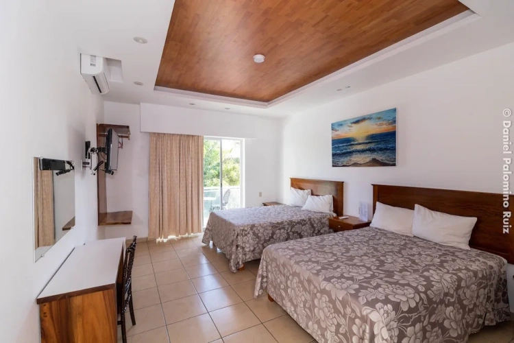 Classic Quadruple room with partial ocean view