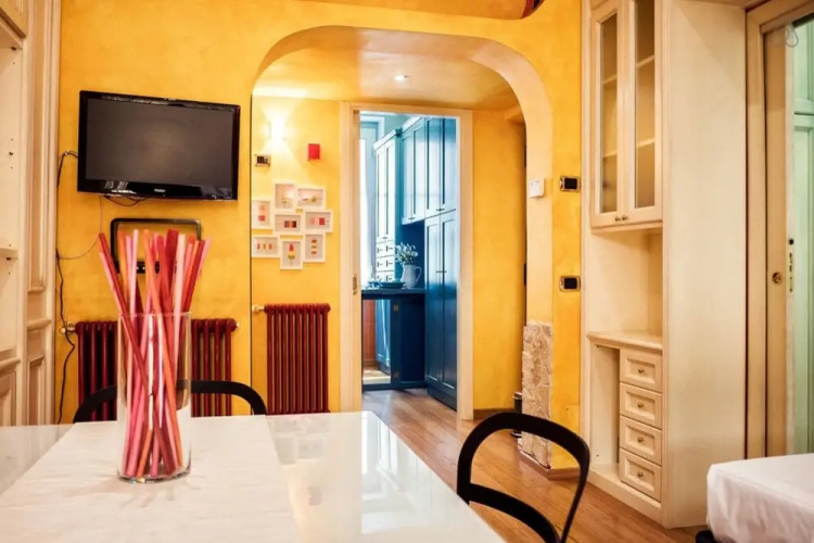 Colorful, Cute, Refined Flat in San Pietro's Area