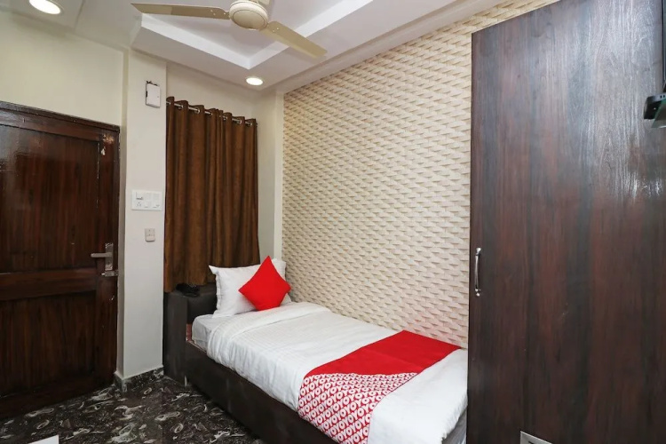 OYO 16919 Hotel Prerna