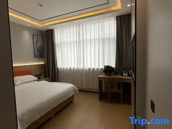 YaLe  Hotel