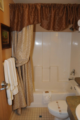 Pike's Waterfront Lodge photo 9