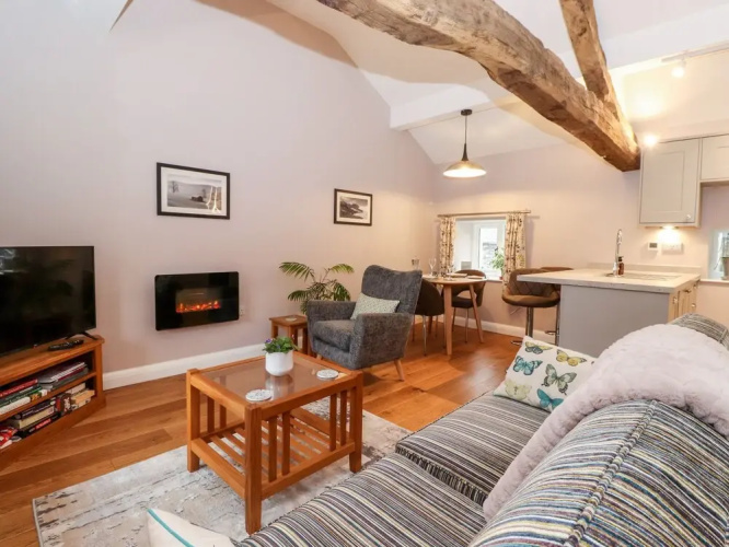 Low Ashmead Cottage