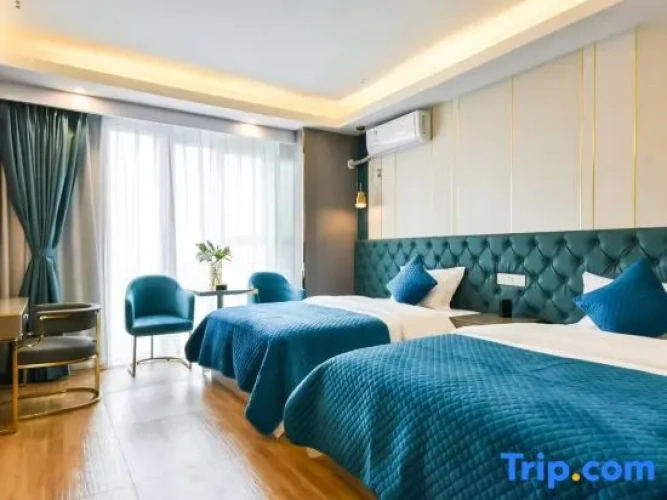 Standard Double room with city view