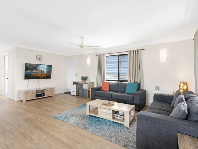 Spacious 3-bed Home With Large Balcony