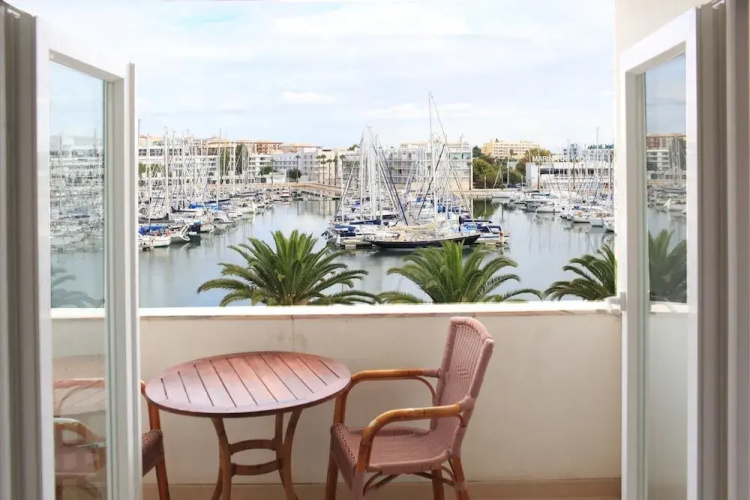 Lagos Main Avenue Studio With Marina View Balcony