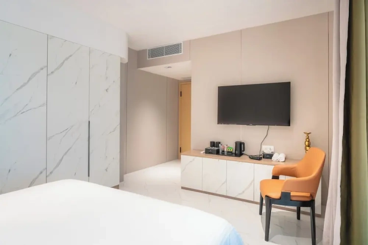 Standard Double room with city view