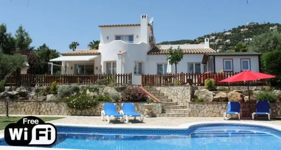 4 Bedrooms Cottage