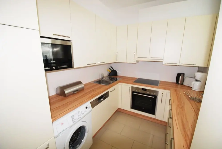 2 Bedrooms Apartment