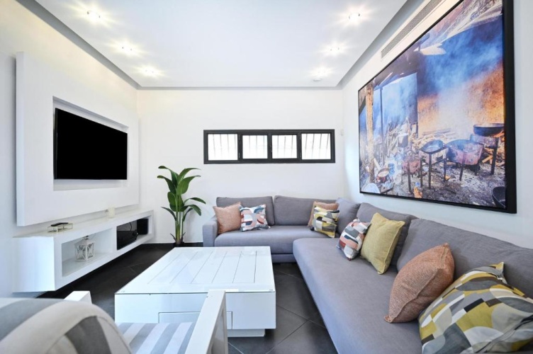 3 Bedrooms Apartment