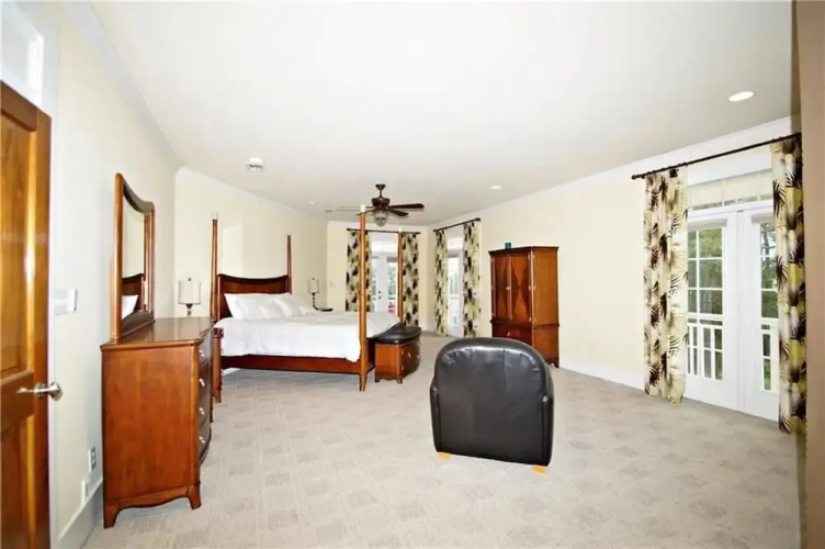 Hemingways Luxury Beach Place