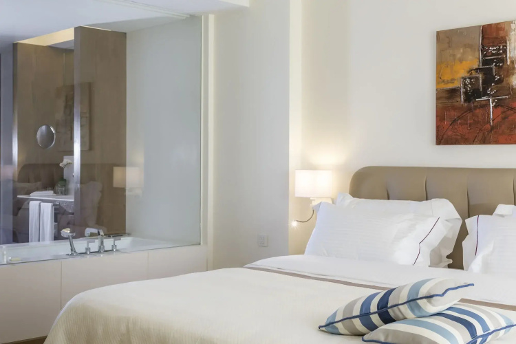 O Monot Hotel