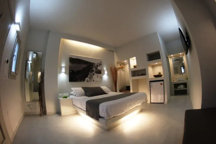 Sea La Vie Beachfront Suites