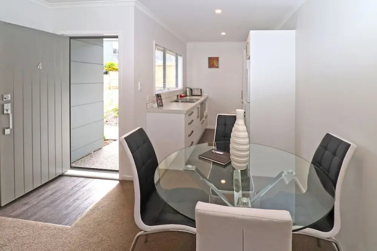 2 Brm Apartment 4 on Jones Crescent