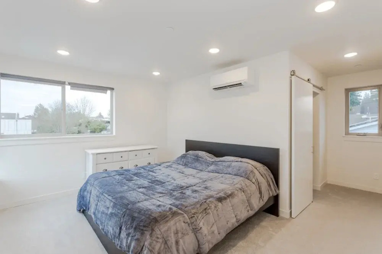 Urban Oasis Sleeps 8 Ultra Modern Condo