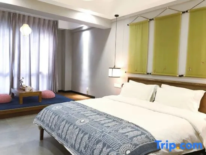 Ouranjian River-view Hotel