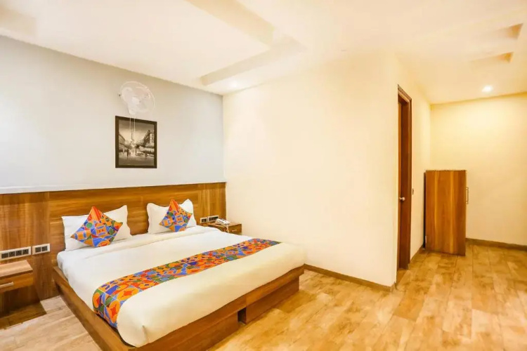 Fabhotel Royal Touch