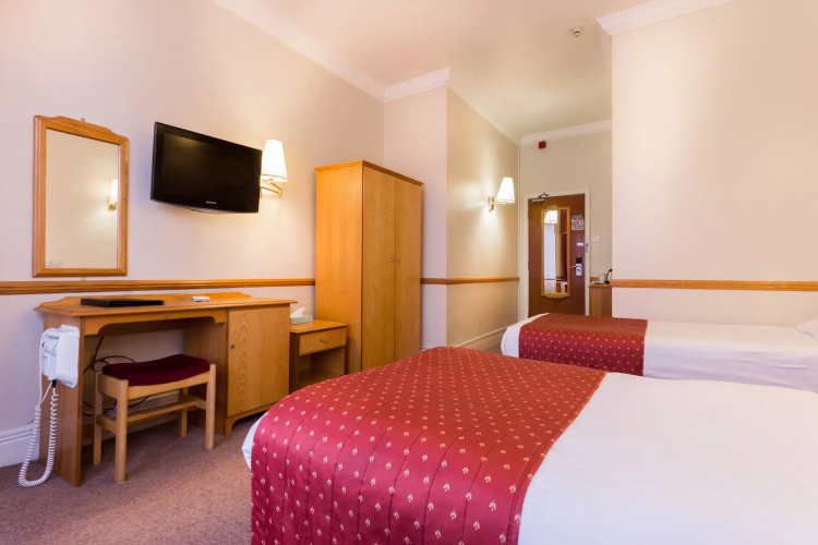 Carlton Hotel