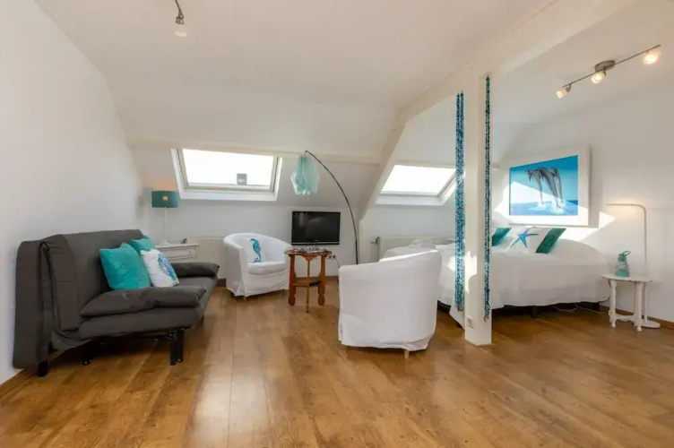 Bright Apartment Near Beach