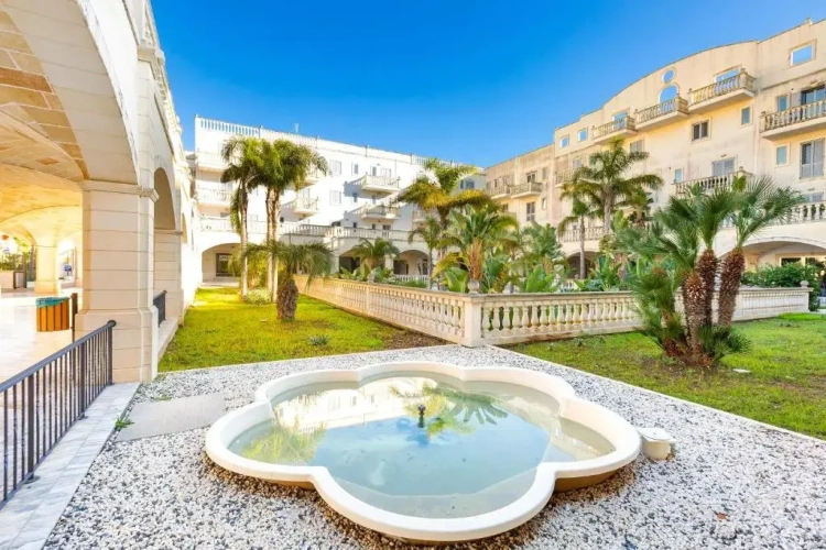 2 Bedrooms Apartment