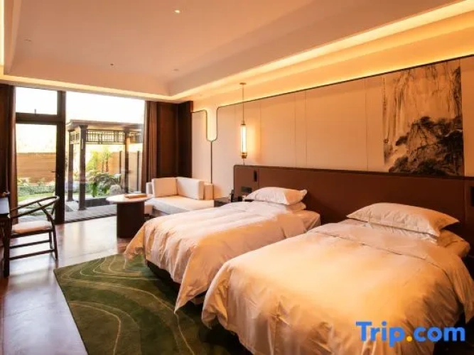 Standard Twin room with courtyard view