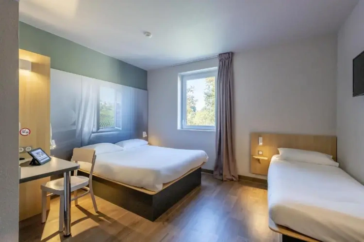 Triple room