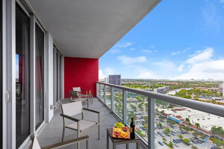 MODERN Resort BALCONY ENDLESS VIEWS Resort w POOL 2BR 2 BR