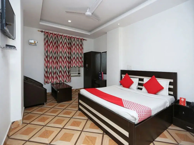 OYO 11008 The Ashoka Hotel