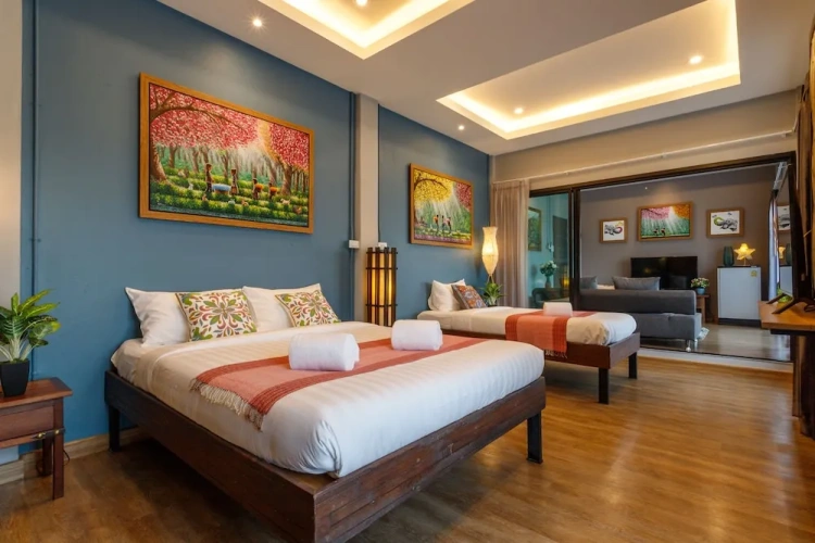 Deluxe Triple room with balcony and with city view