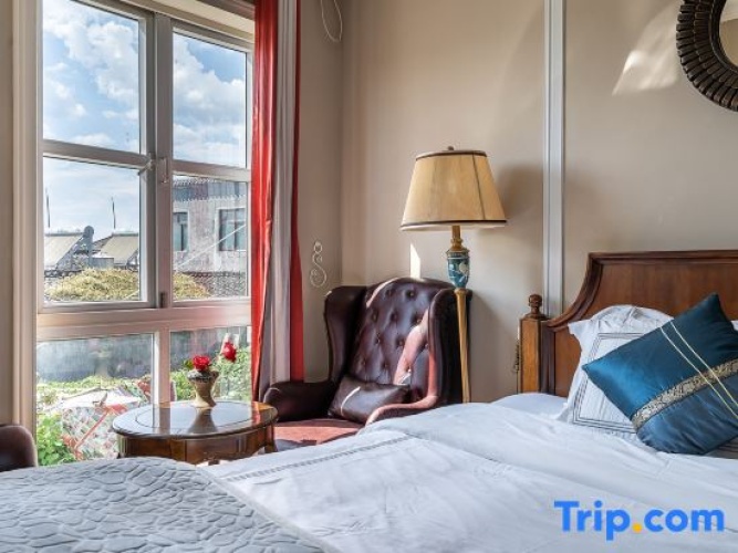 Deluxe Twin Family room