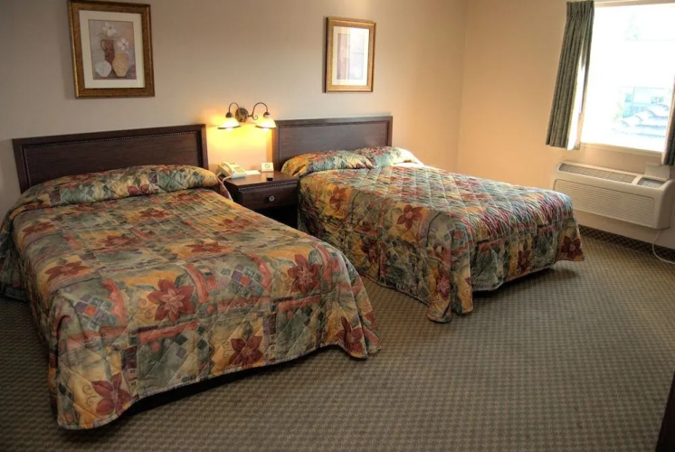 Commodore Resort