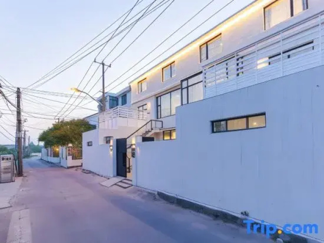 2nd-Home Hostel