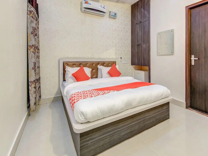 OYO 28040 Hotel Cg Inn