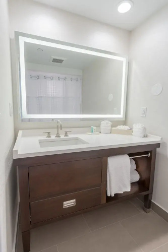 Doubletree By Hilton Hotel Nanuet